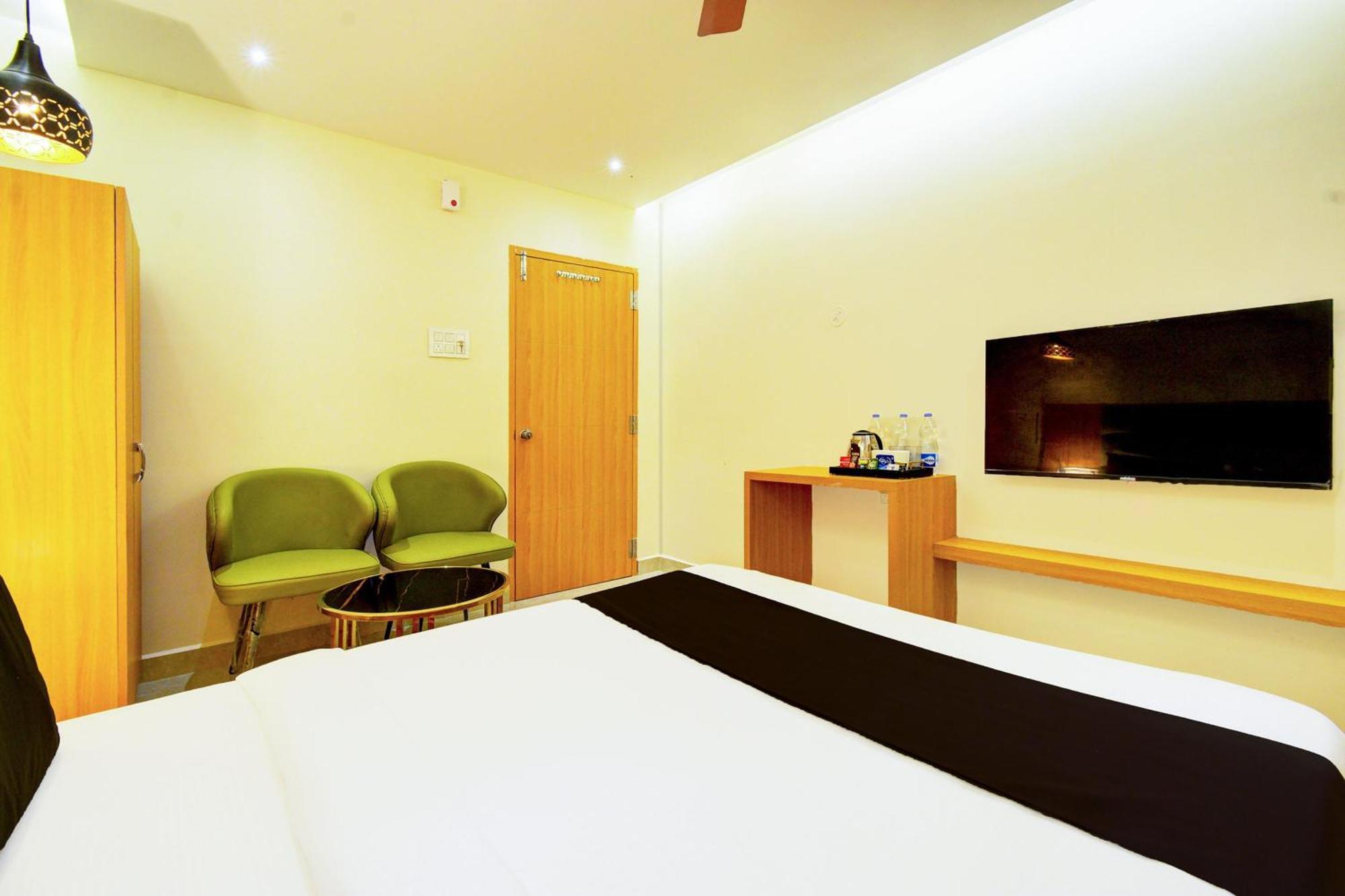 Hotel O Svs Suites Luxury Rooms Trimulgherry Bagian luar foto