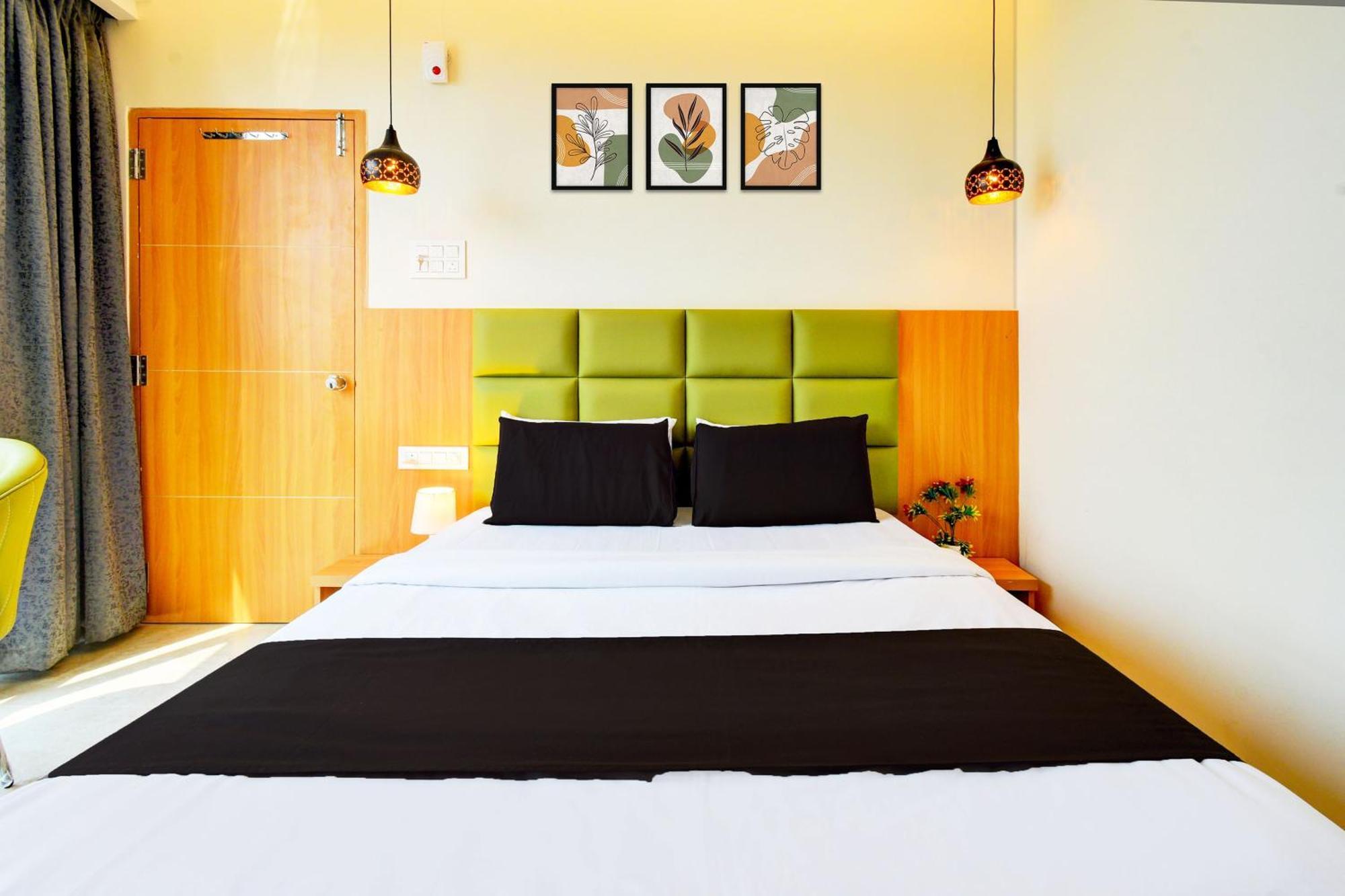 Hotel O Svs Suites Luxury Rooms Trimulgherry Bagian luar foto