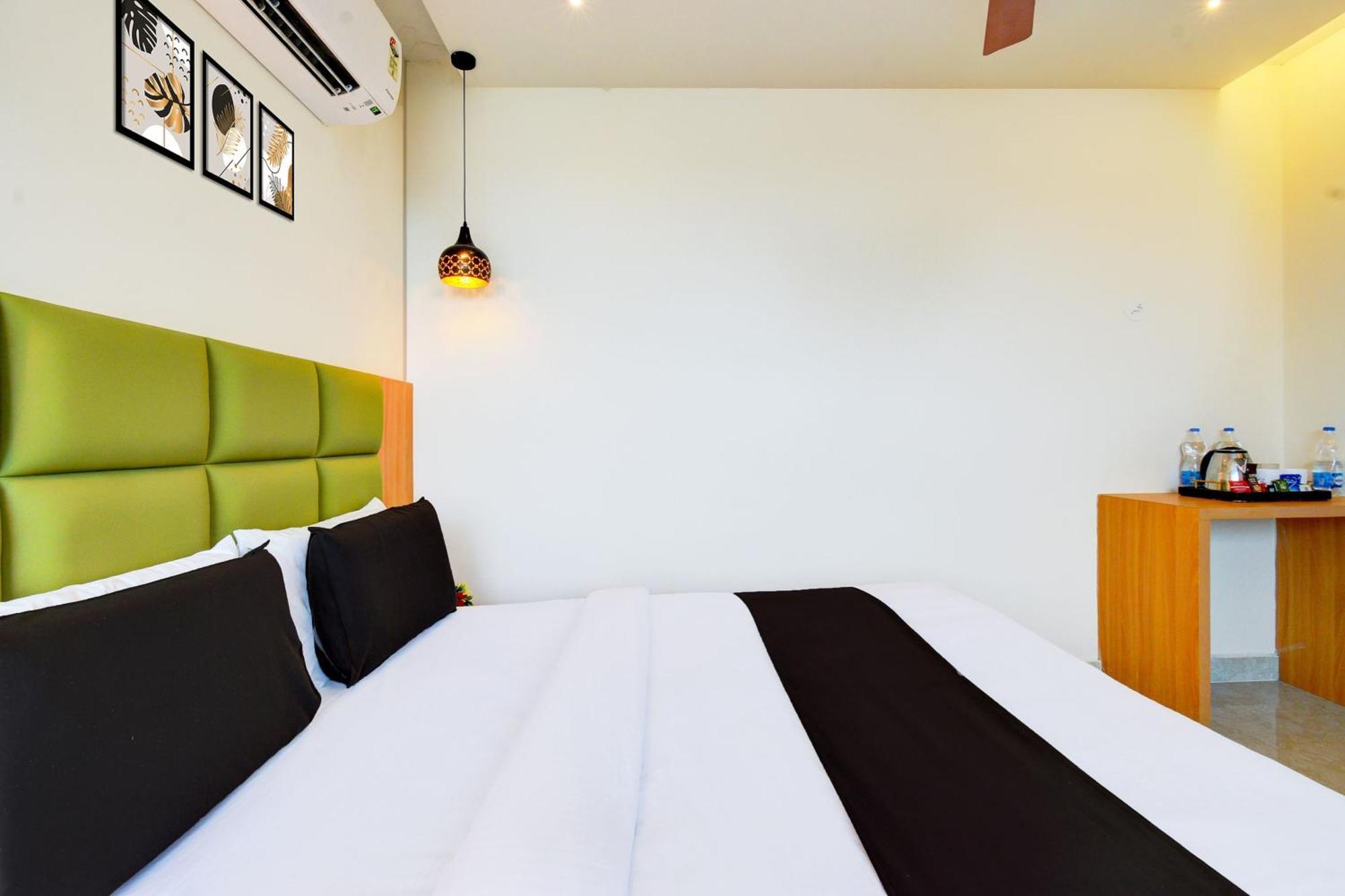 Hotel O Svs Suites Luxury Rooms Trimulgherry Bagian luar foto