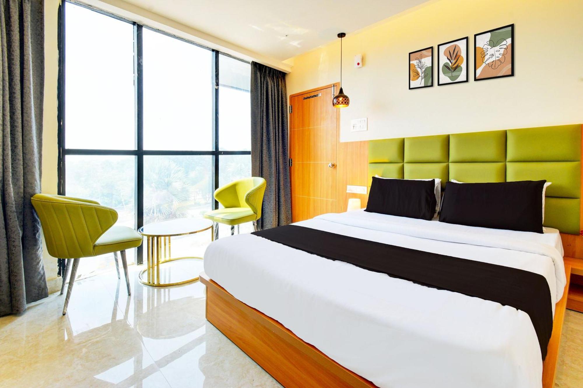 Hotel O Svs Suites Luxury Rooms Trimulgherry Bagian luar foto