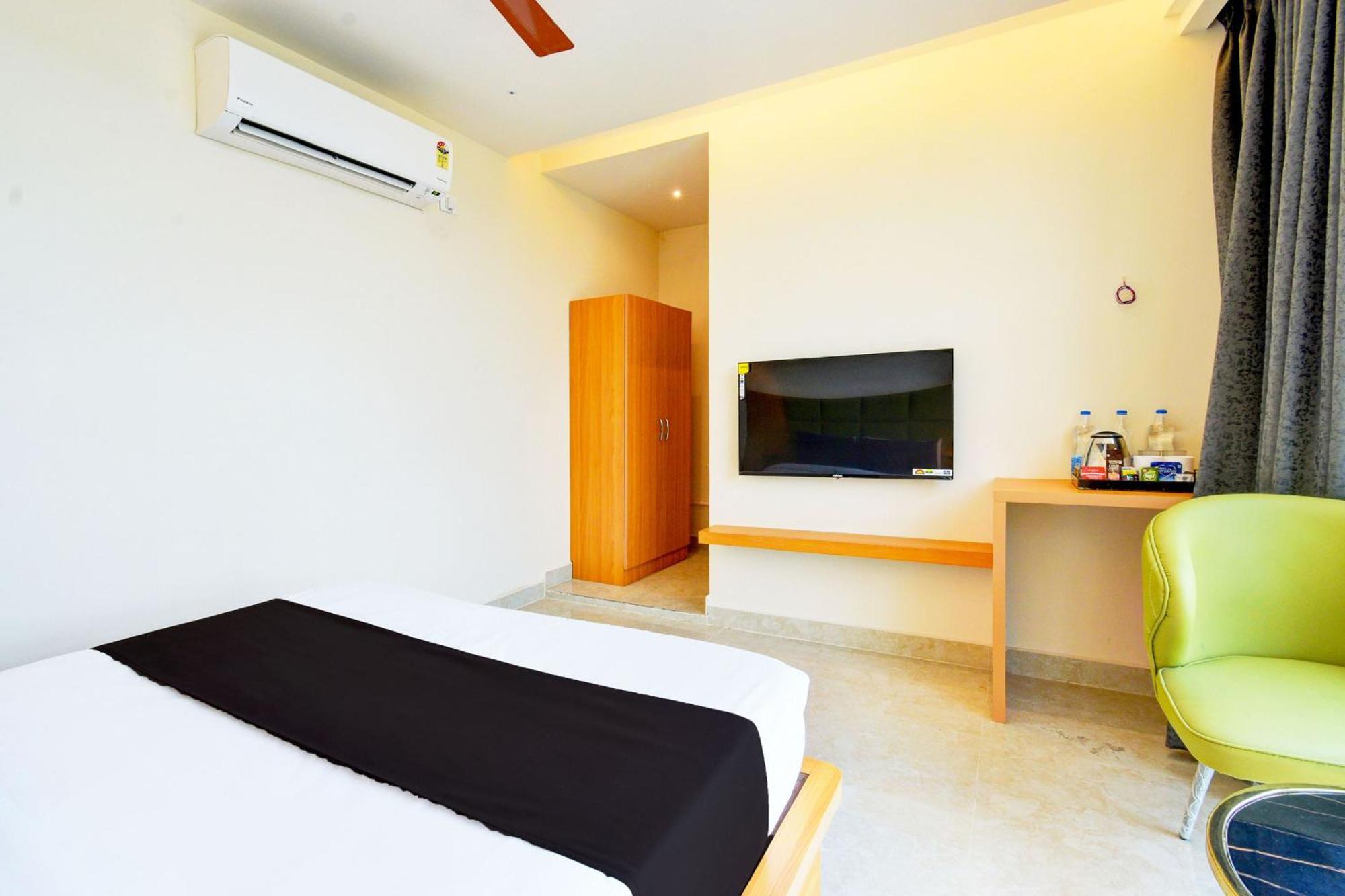 Hotel O Svs Suites Luxury Rooms Trimulgherry Bagian luar foto